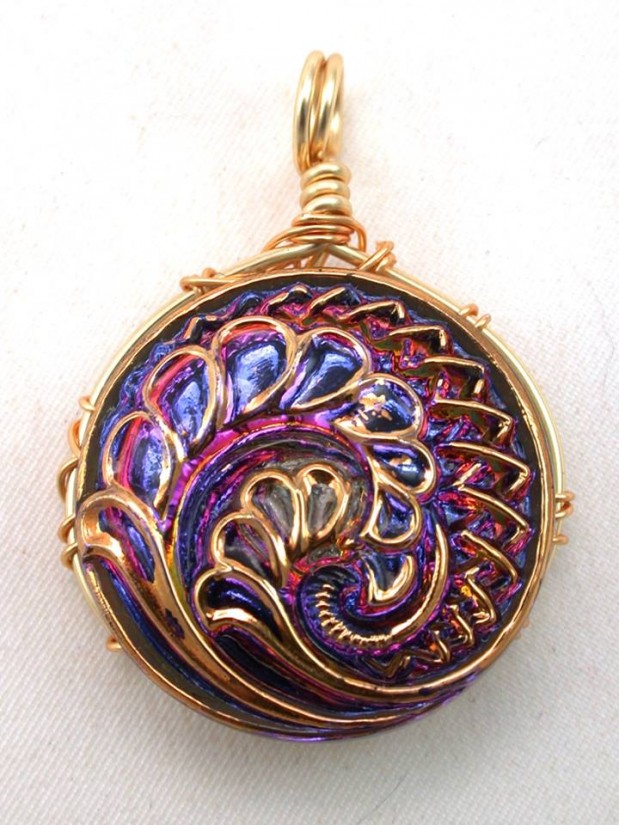 Wire up a pendant with a Czech button
